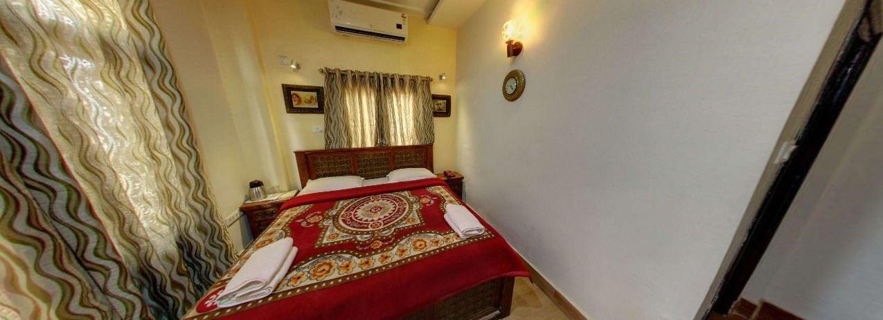 Ganga Monastery Bed & Breakfast Варанаси Екстериор снимка