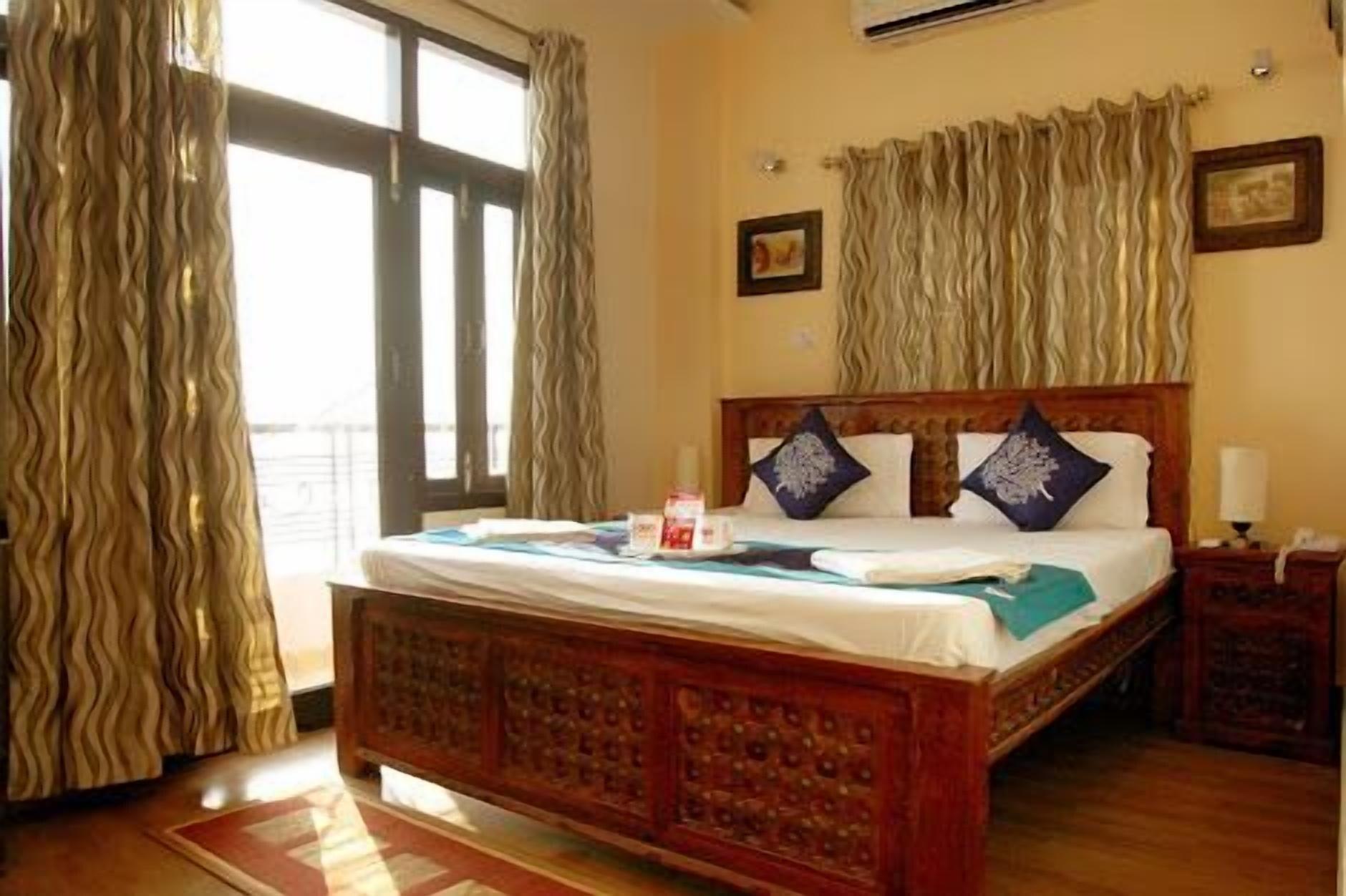 Ganga Monastery Bed & Breakfast Варанаси Екстериор снимка