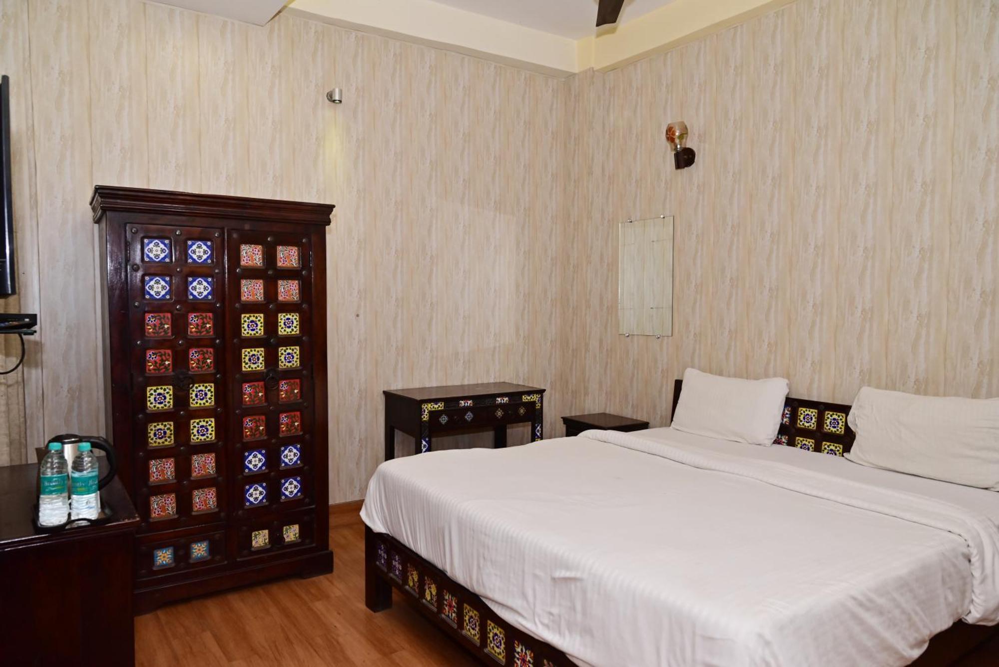 Ganga Monastery Bed & Breakfast Варанаси Екстериор снимка