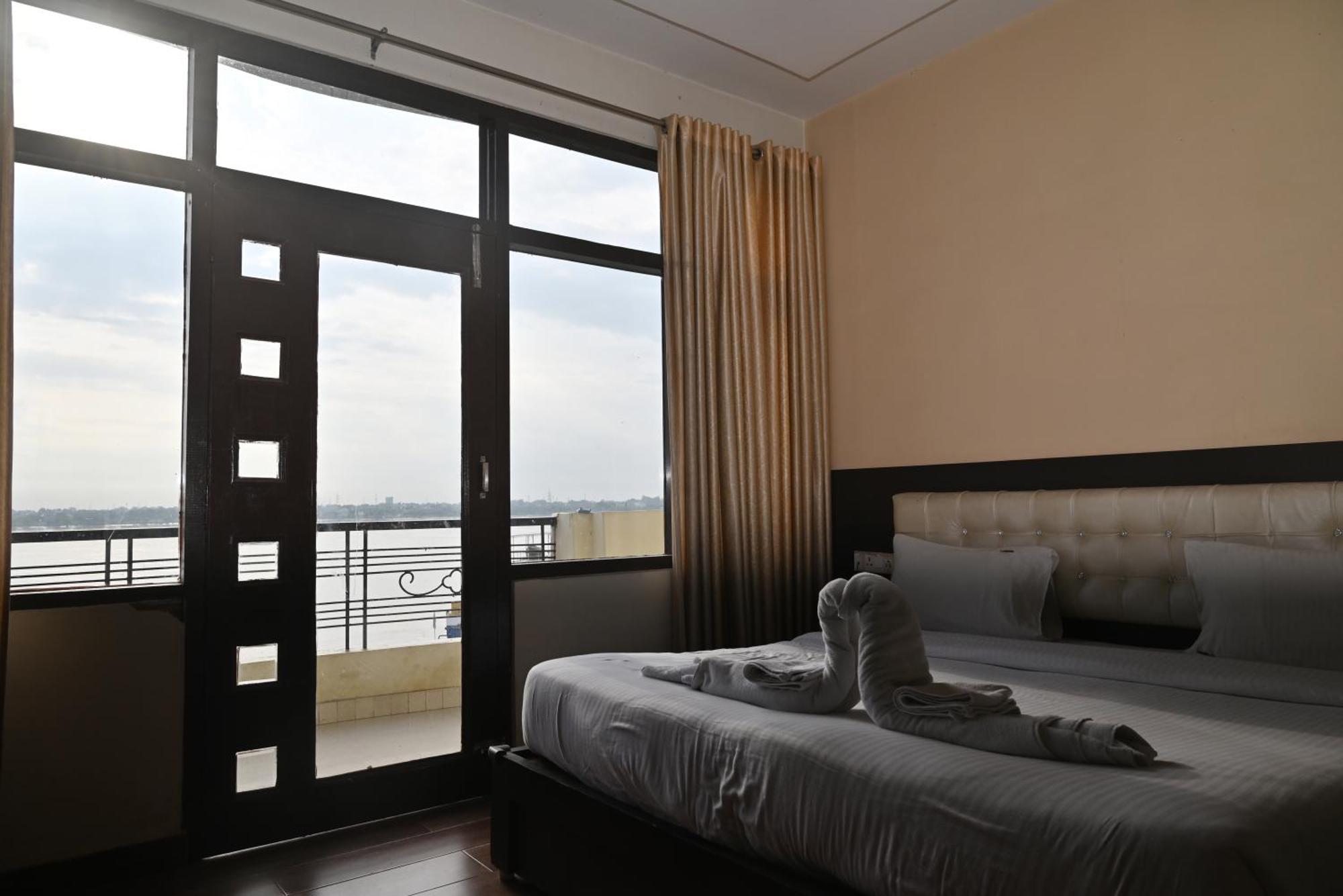 Ganga Monastery Bed & Breakfast Варанаси Екстериор снимка