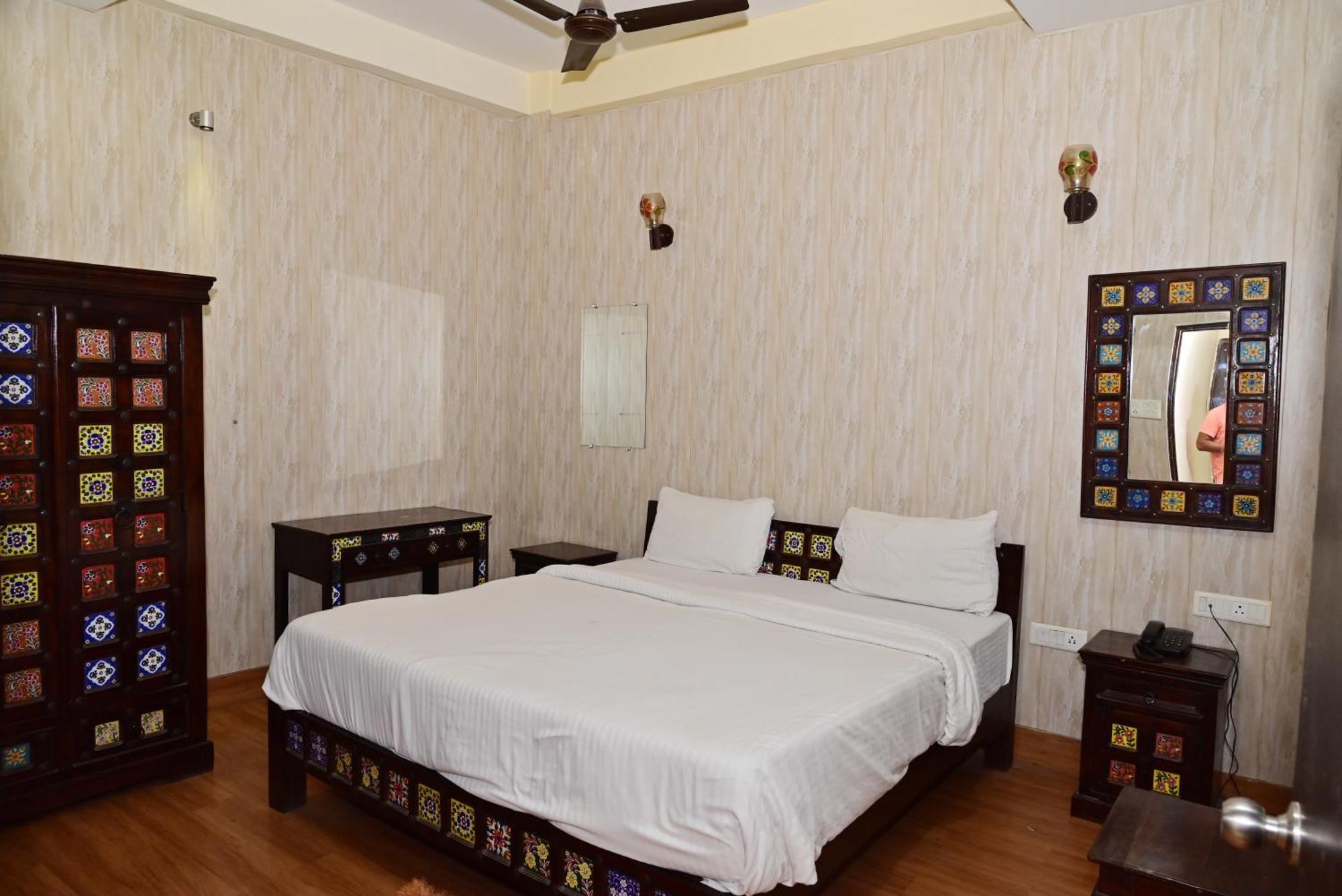Ganga Monastery Bed & Breakfast Варанаси Екстериор снимка