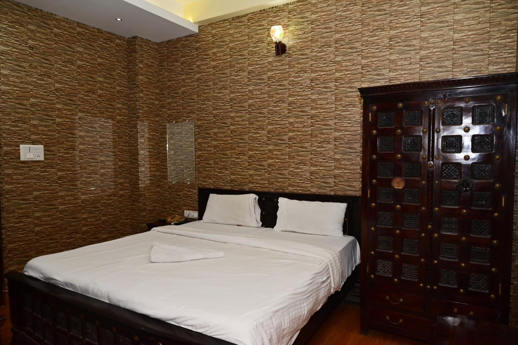 Ganga Monastery Bed & Breakfast Варанаси Екстериор снимка