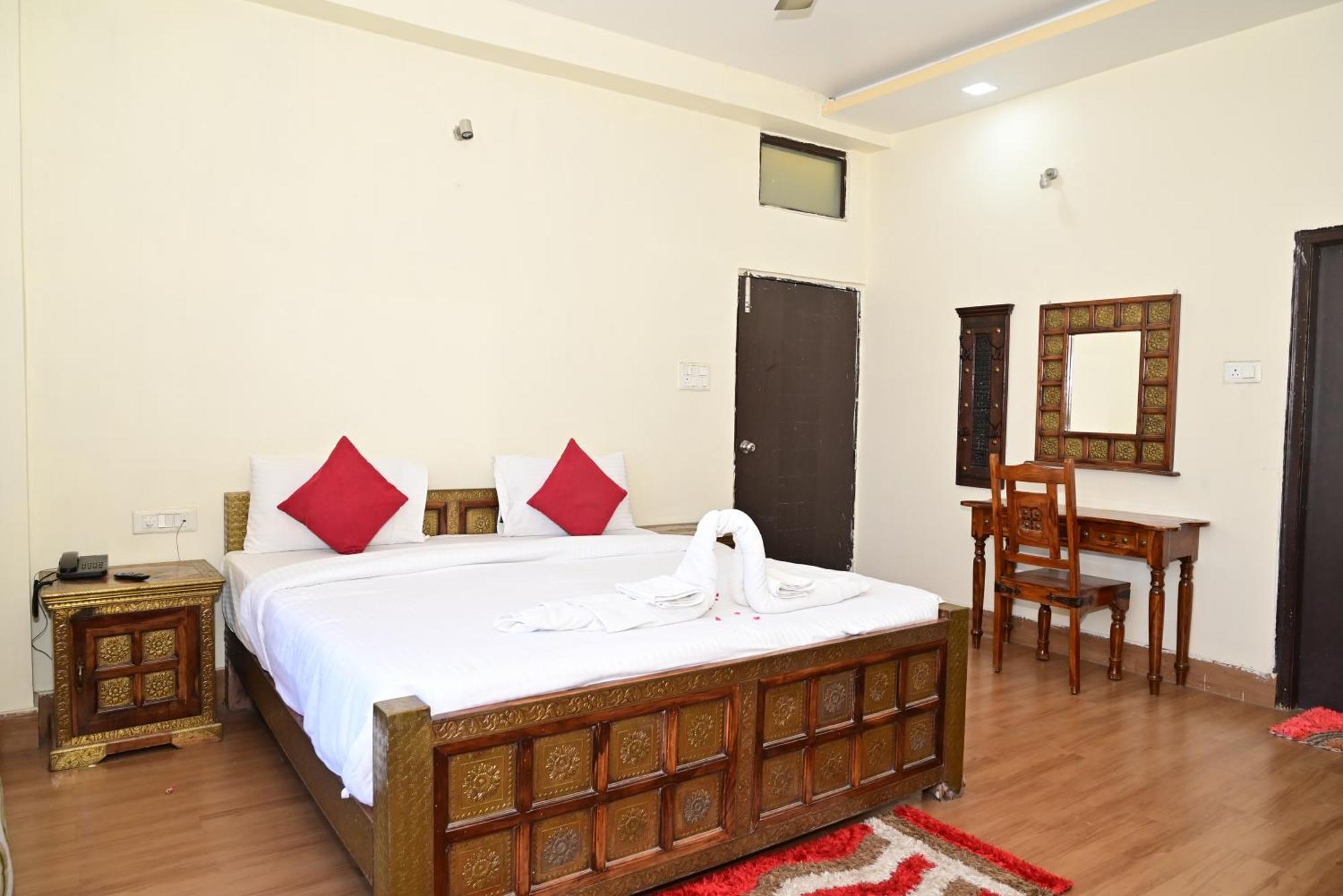 Ganga Monastery Bed & Breakfast Варанаси Екстериор снимка