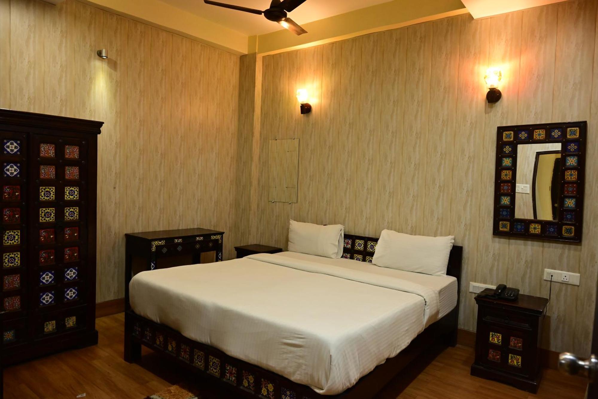 Ganga Monastery Bed & Breakfast Варанаси Екстериор снимка