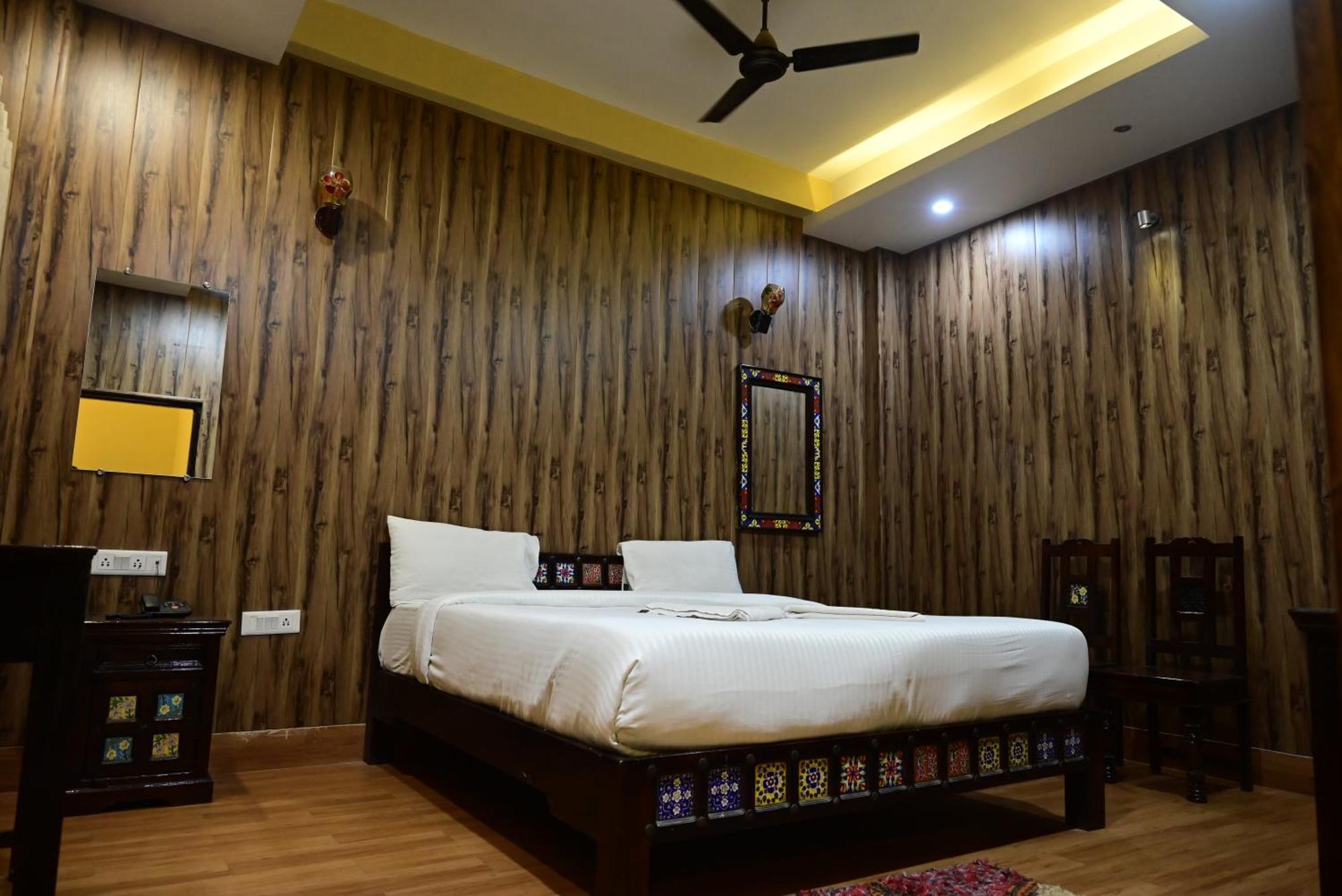 Ganga Monastery Bed & Breakfast Варанаси Екстериор снимка