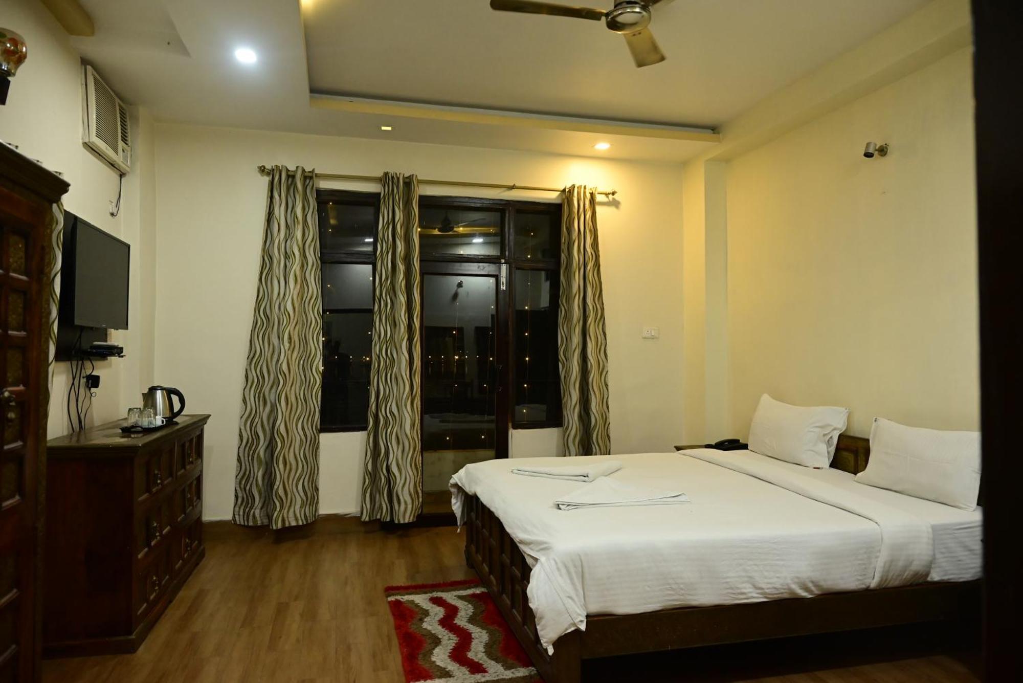 Ganga Monastery Bed & Breakfast Варанаси Екстериор снимка