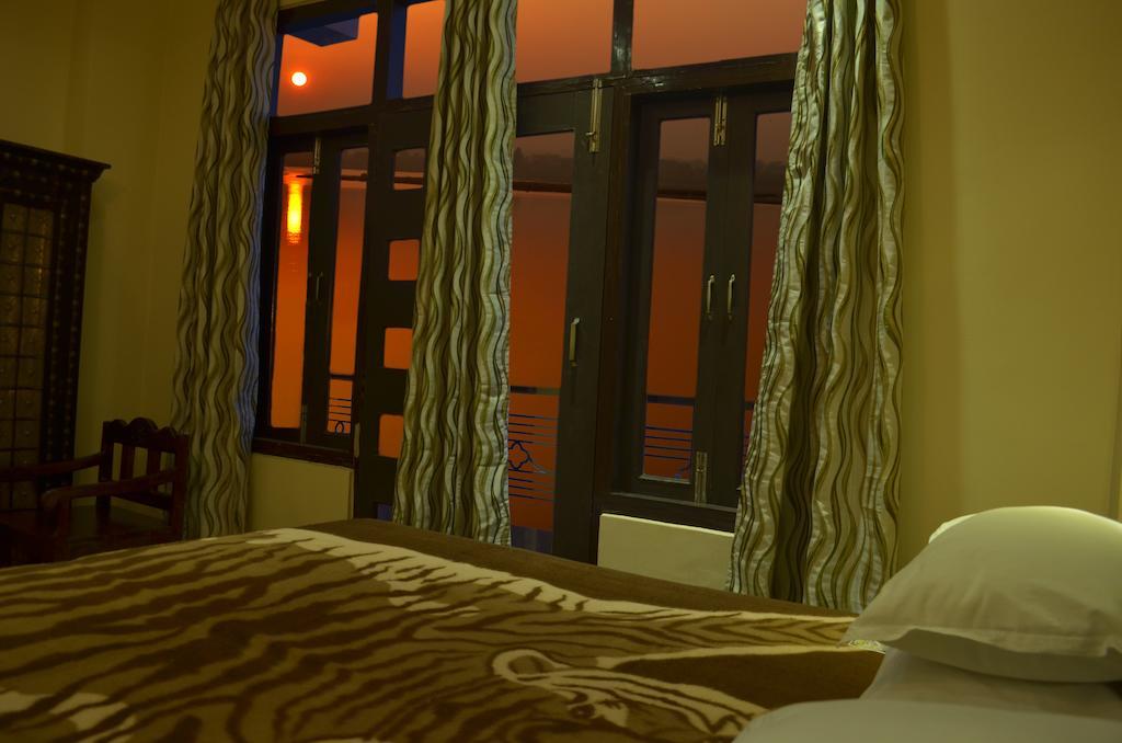 Ganga Monastery Bed & Breakfast Варанаси Екстериор снимка