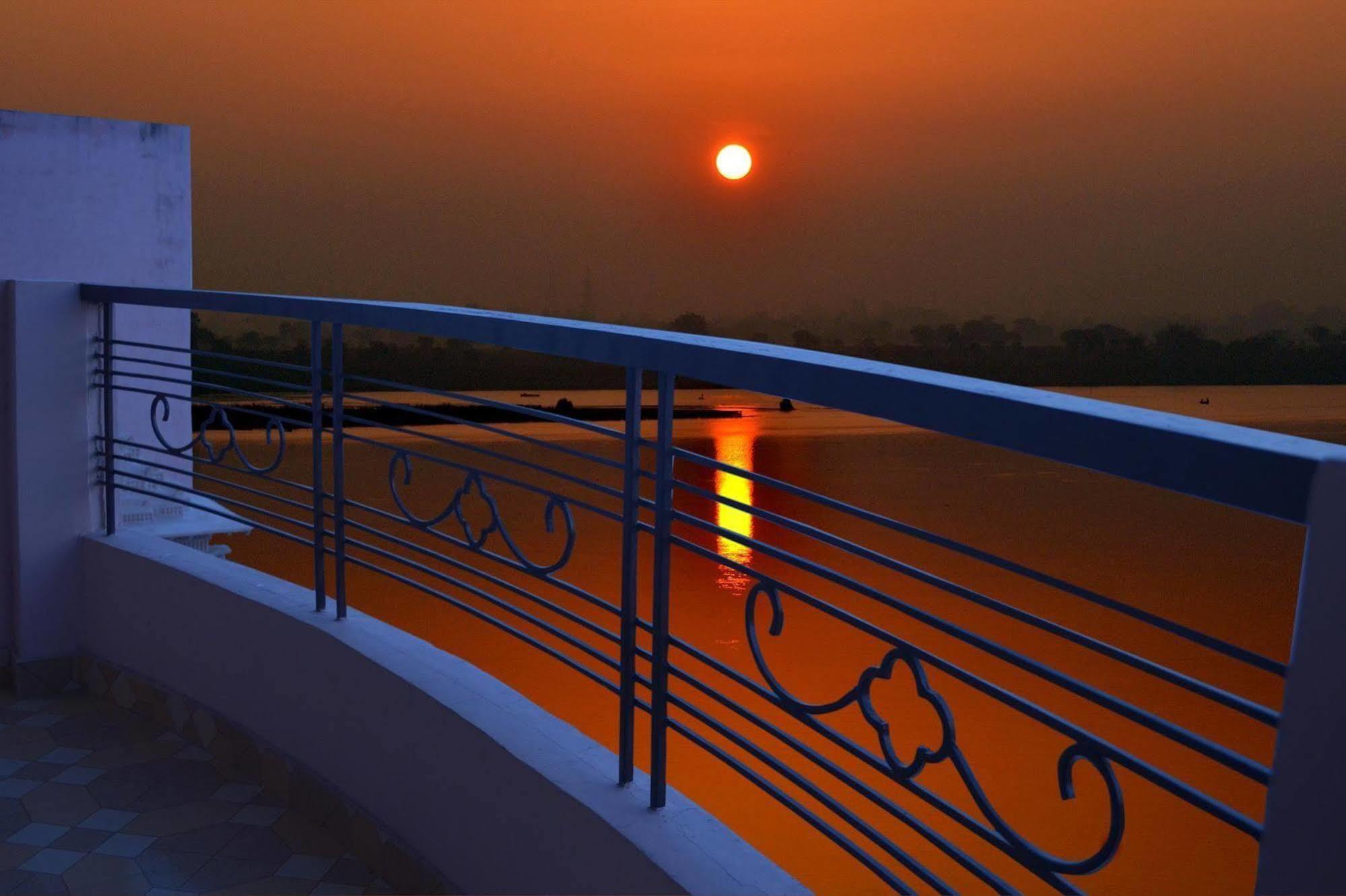 Ganga Monastery Bed & Breakfast Варанаси Екстериор снимка