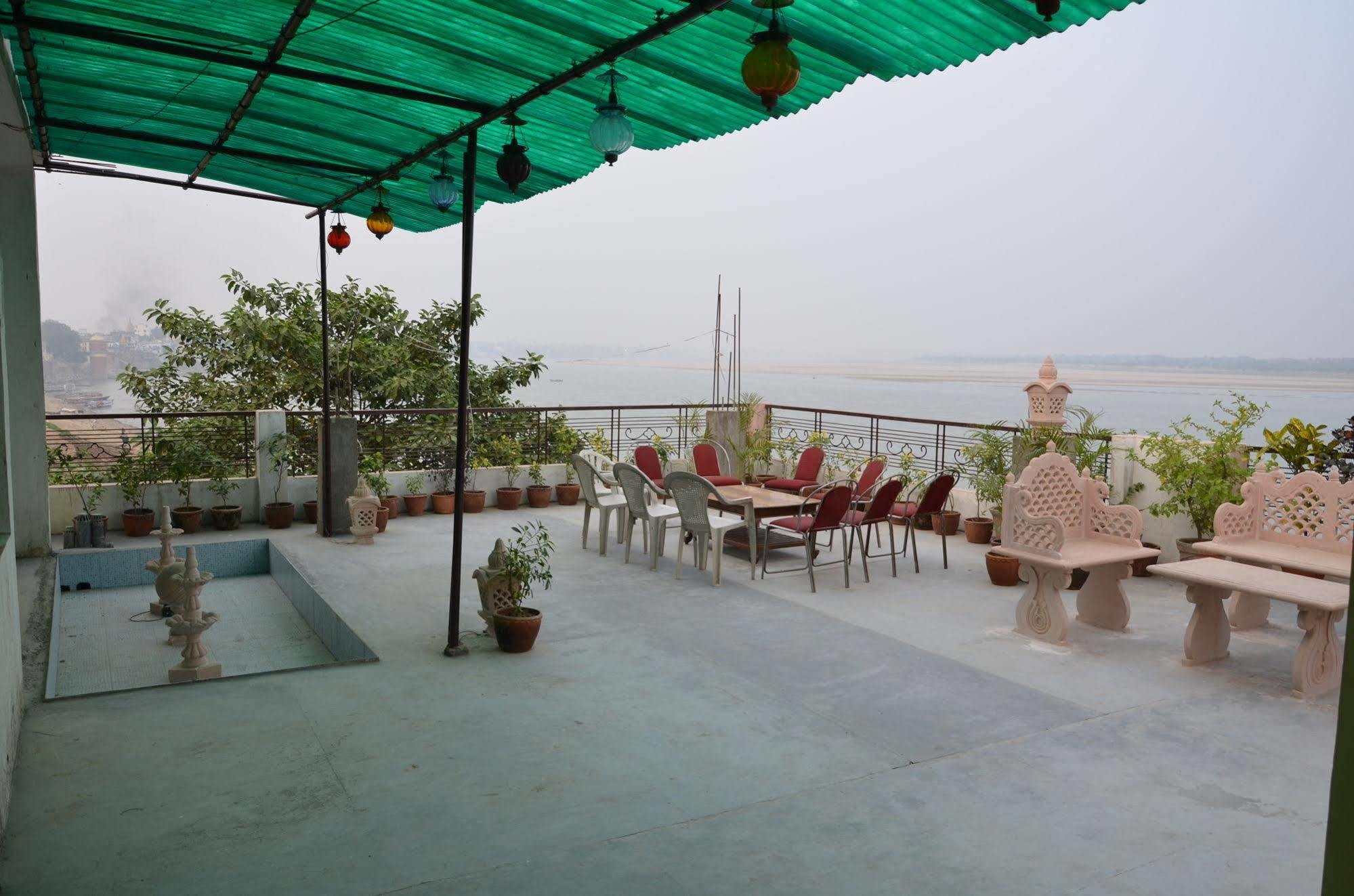 Ganga Monastery Bed & Breakfast Варанаси Екстериор снимка